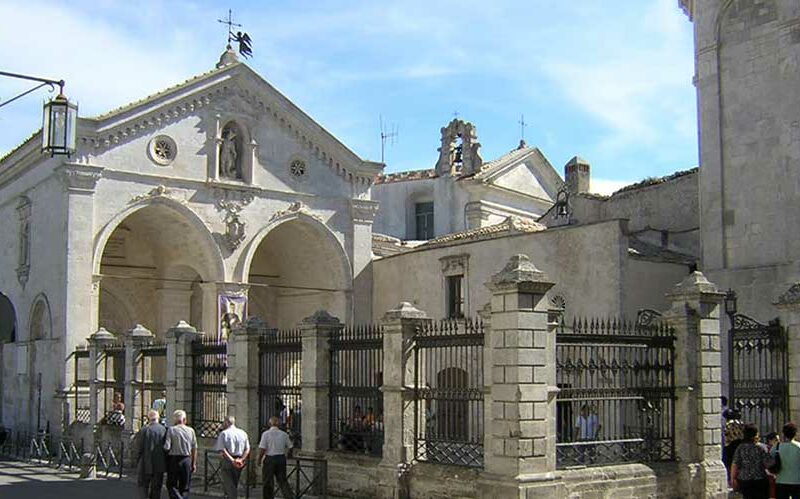 Pellegrinaggio a Monte Sant'Angelo: Santuario San Michele Arcangelo